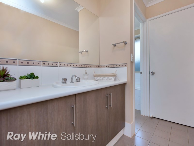 166 President Avenue, Andrews Farm SA 5114