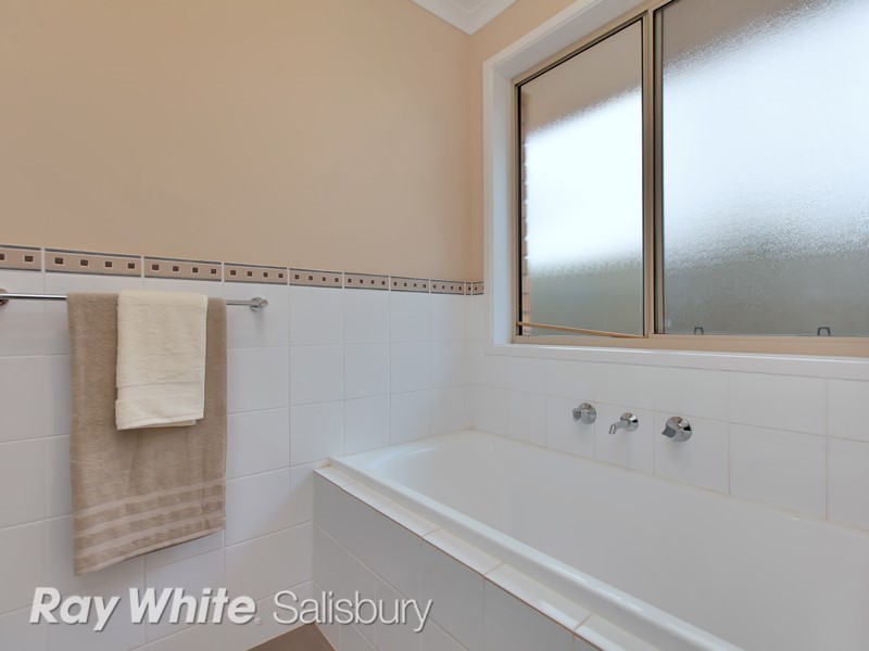 166 President Avenue, Andrews Farm SA 5114