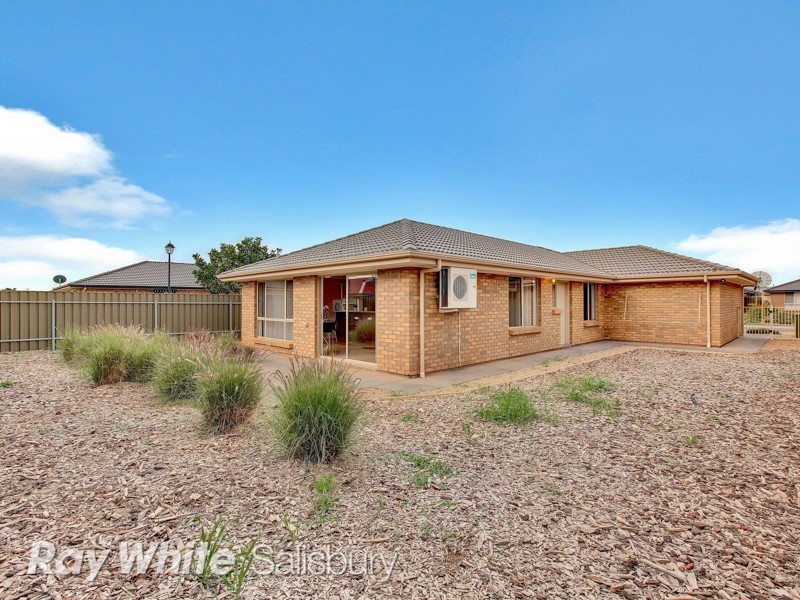 166 President Avenue, Andrews Farm SA 5114