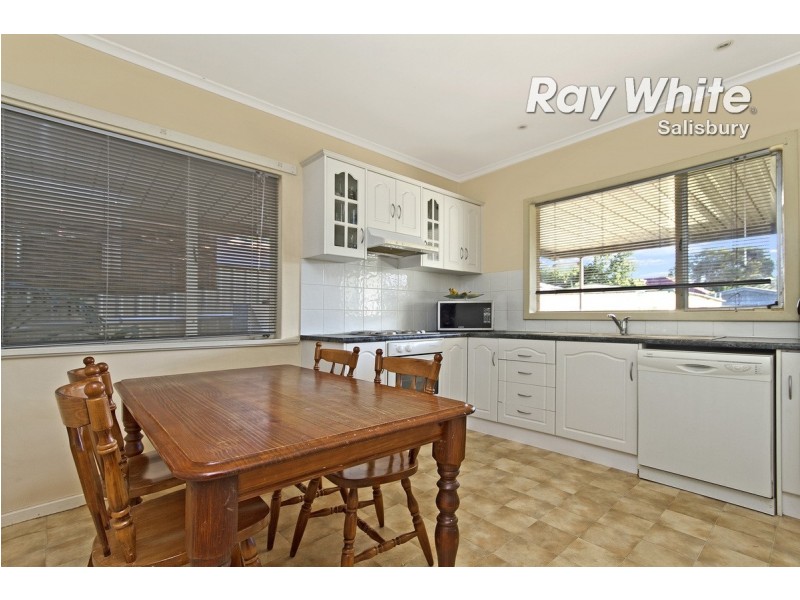 11 Warrigal Street, Para Hills SA 5096