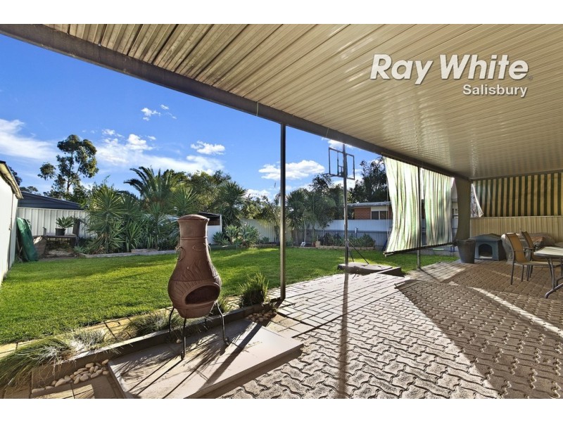 11 Warrigal Street, Para Hills SA 5096