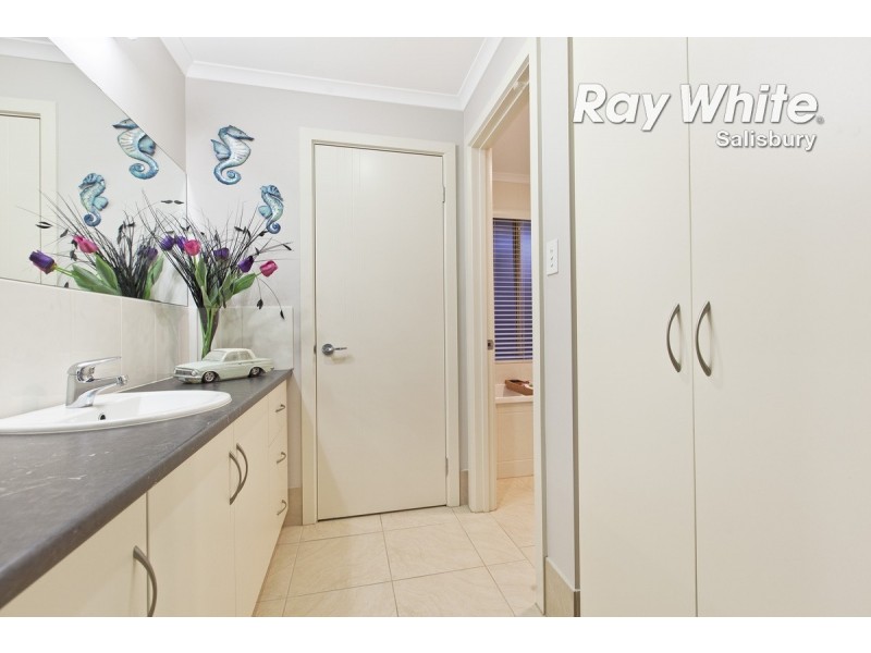 11 Southern Avenue, Mansfield Park SA 5012