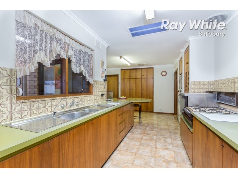 43 Universal Road, Salisbury Downs SA 5108