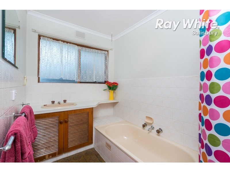 43 Universal Road, Salisbury Downs SA 5108