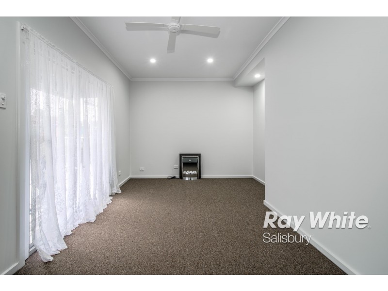 17 Peacock Road, Elizabeth Downs SA 5113