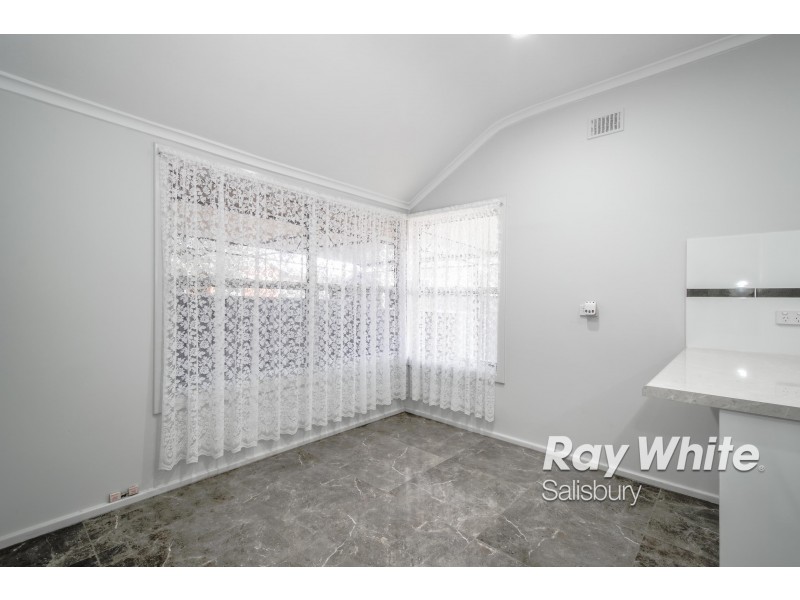 17 Peacock Road, Elizabeth Downs SA 5113