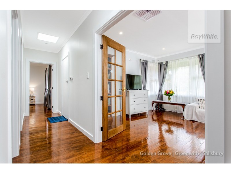 24 Carnarvon Avenue, Redwood Park SA 5097