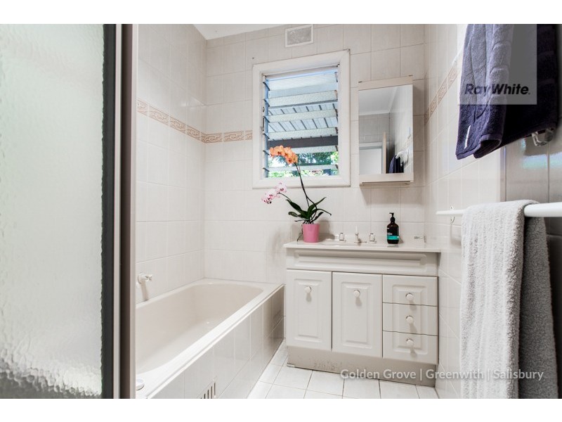 24 Carnarvon Avenue, Redwood Park SA 5097