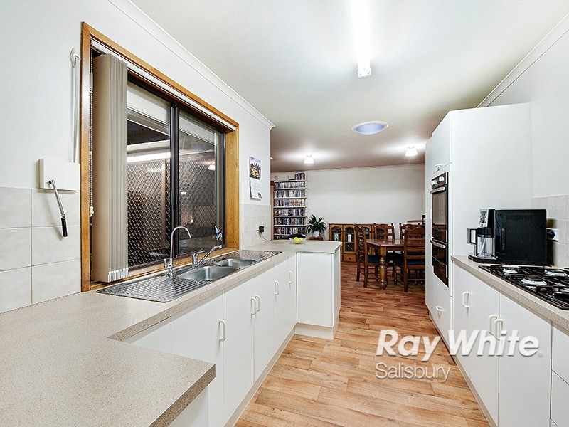 24 Petersens Parade, Salisbury Downs SA 5108