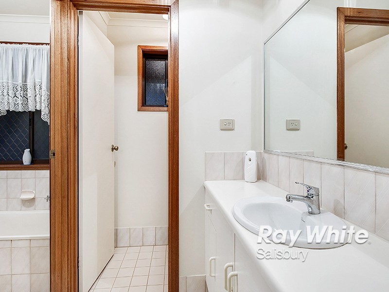 24 Petersens Parade, Salisbury Downs SA 5108