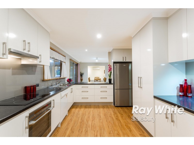 7 Guildford Close, Salisbury Heights SA 5109