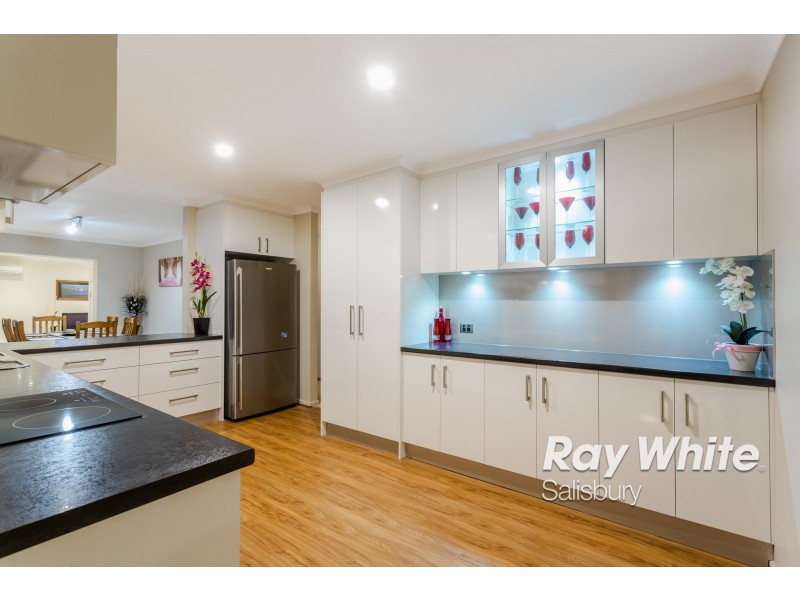 7 Guildford Close, Salisbury Heights SA 5109