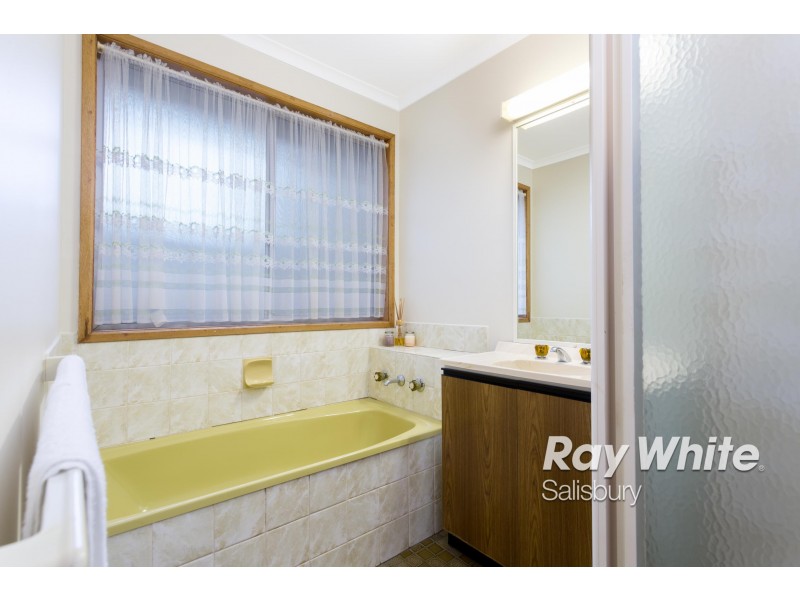 7 Guildford Close, Salisbury Heights SA 5109