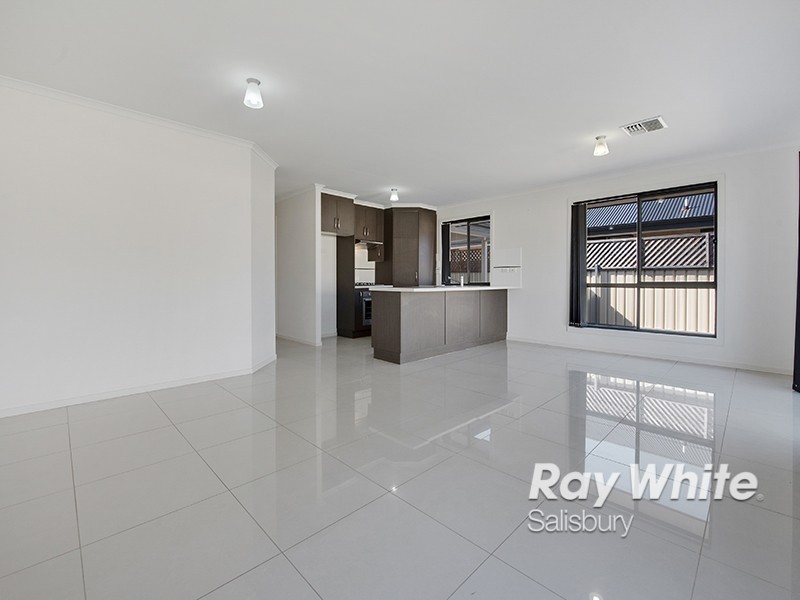 7 Maple Leaf Court, Munno Para West SA 5115