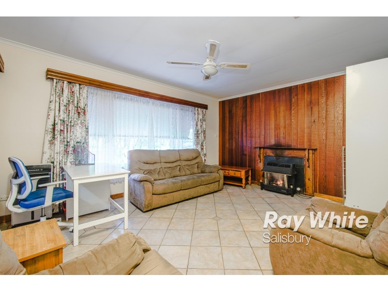 17 Douglas Road, Salisbury East SA 5109