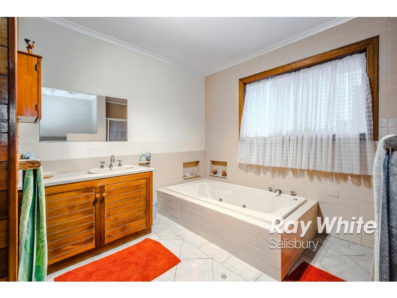 17 Douglas Road, Salisbury East SA 5109