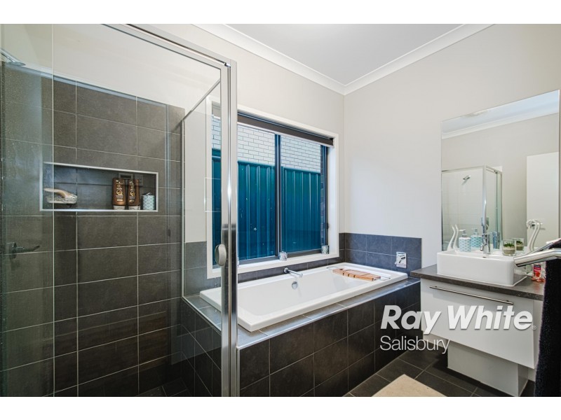 4 Burnlea Parade, Blakeview SA 5114