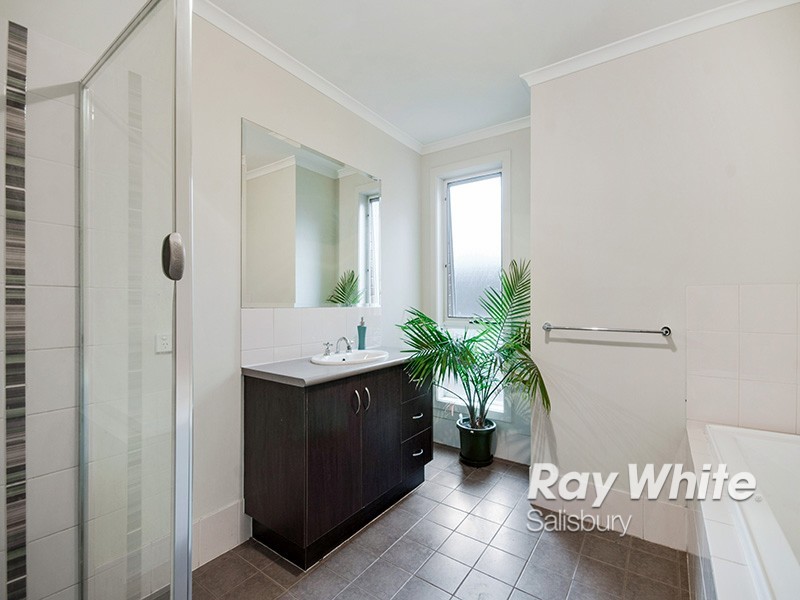 28 Oakwood Circuit, Munno Para West SA 5115