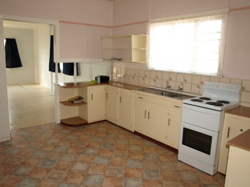14 Miles Street, Berserker QLD 4701