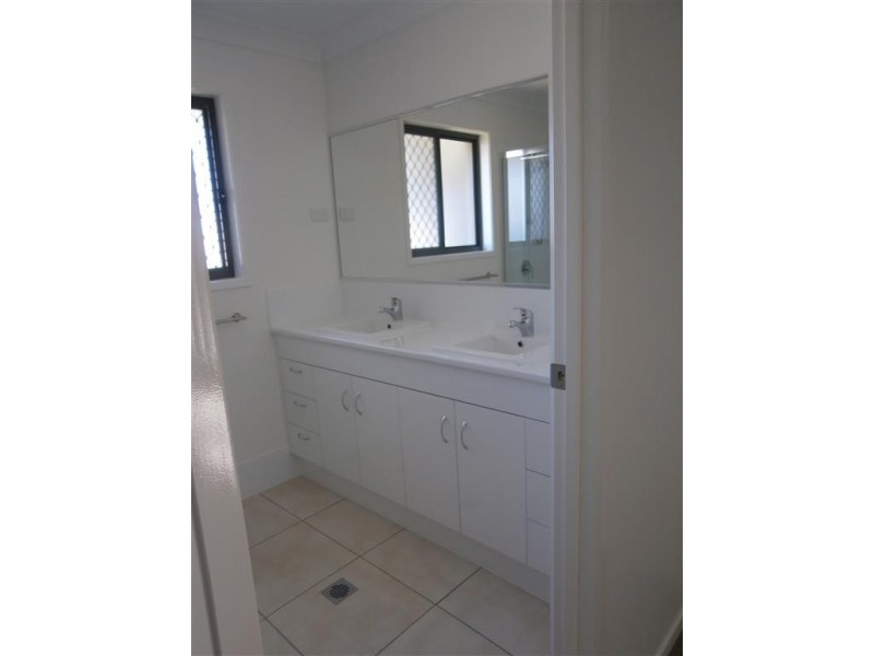 1 Laver Place, Gracemere QLD 4702