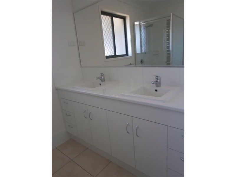 1 Laver Place, Gracemere QLD 4702