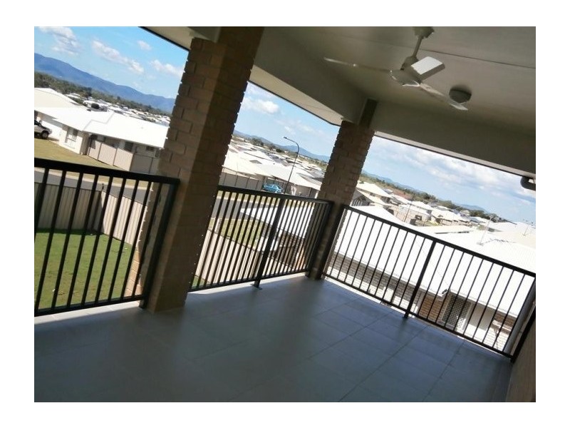 10 Rosebrook Place, Gracemere QLD 4702