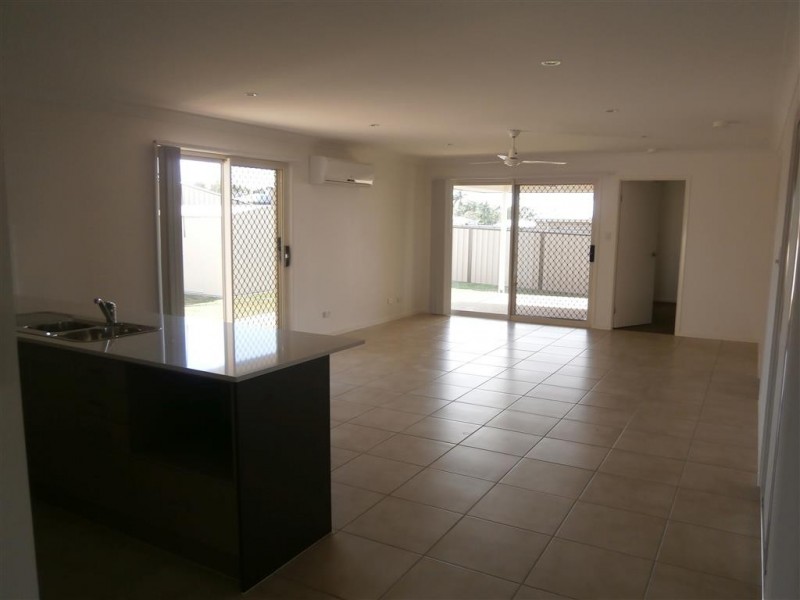 8 Laver Place, Gracemere QLD 4702