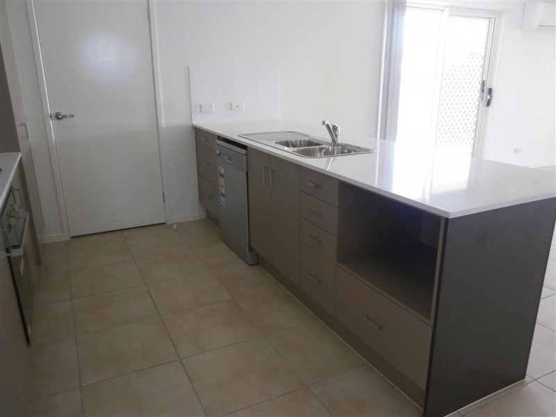 8 Laver Place, Gracemere QLD 4702