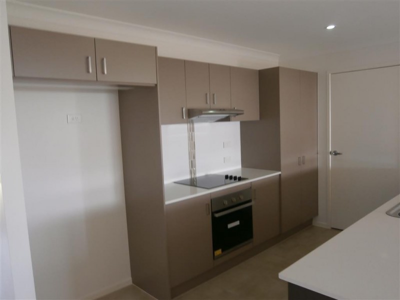 8 Laver Place, Gracemere QLD 4702