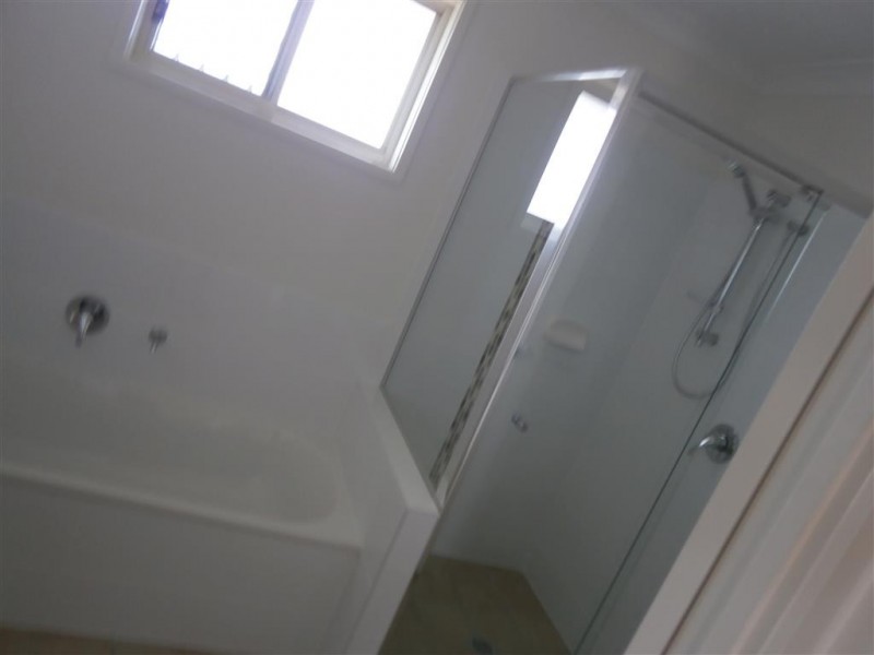 8 Laver Place, Gracemere QLD 4702