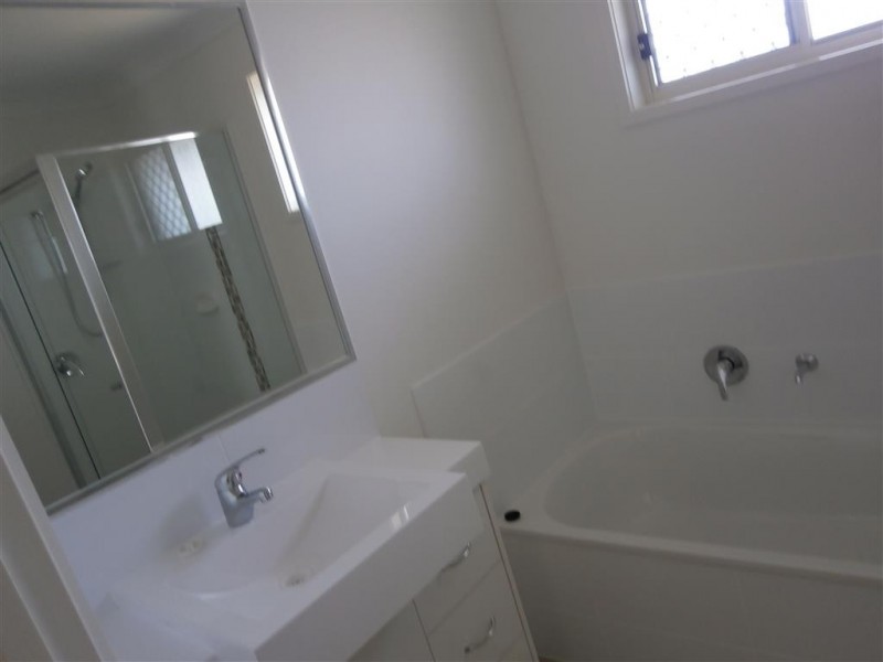 8 Laver Place, Gracemere QLD 4702