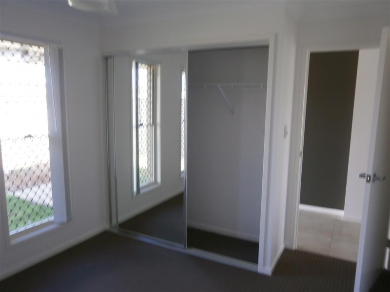 8 Laver Place, Gracemere QLD 4702