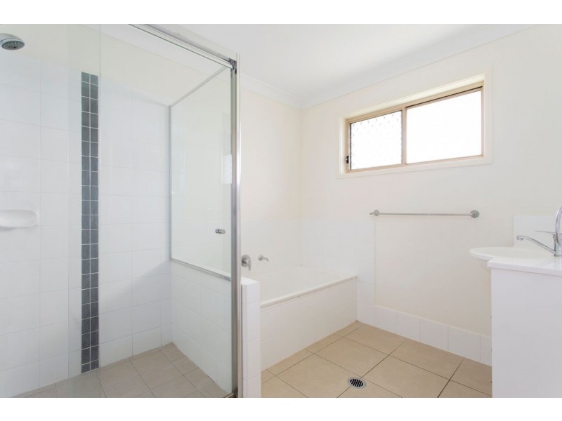 27 Tawarra Crescent, Gracemere QLD 4702