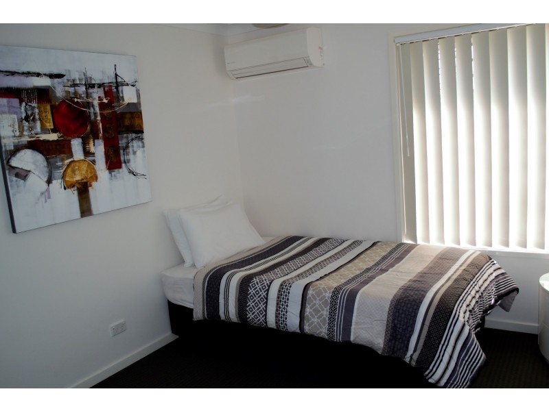 12 Rosebrook Place, Gracemere QLD 4702