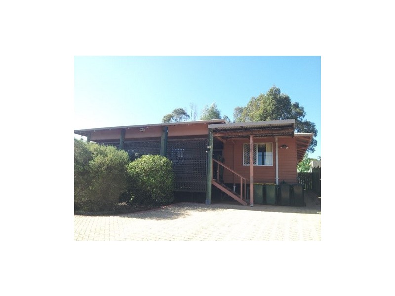 3 Robins Rd, Kalamunda WA 6076