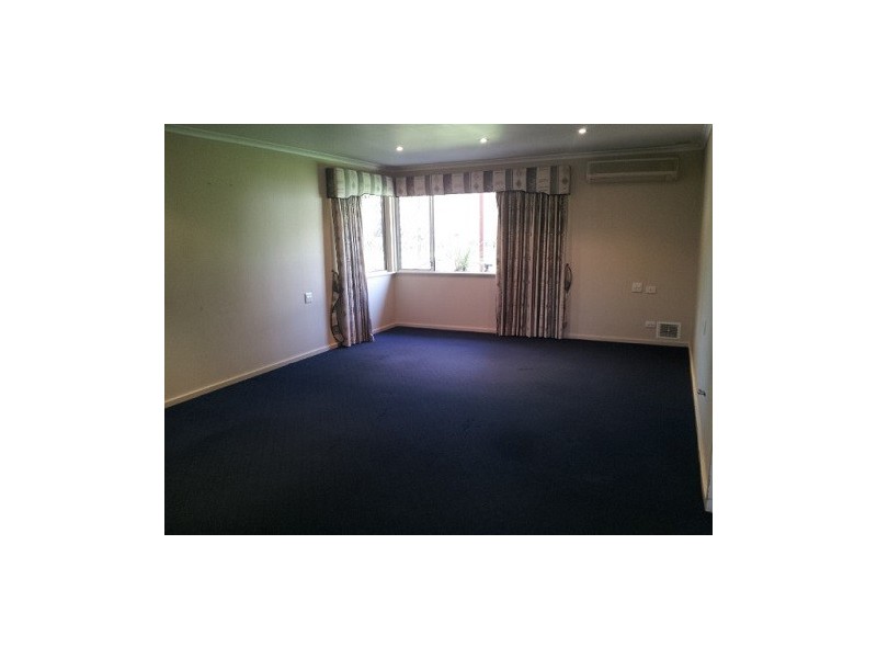 3 Robins Rd, Kalamunda WA 6076