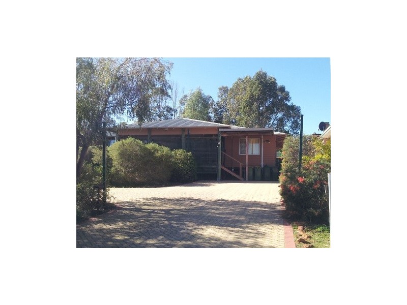 3 Robins Rd, Kalamunda WA 6076