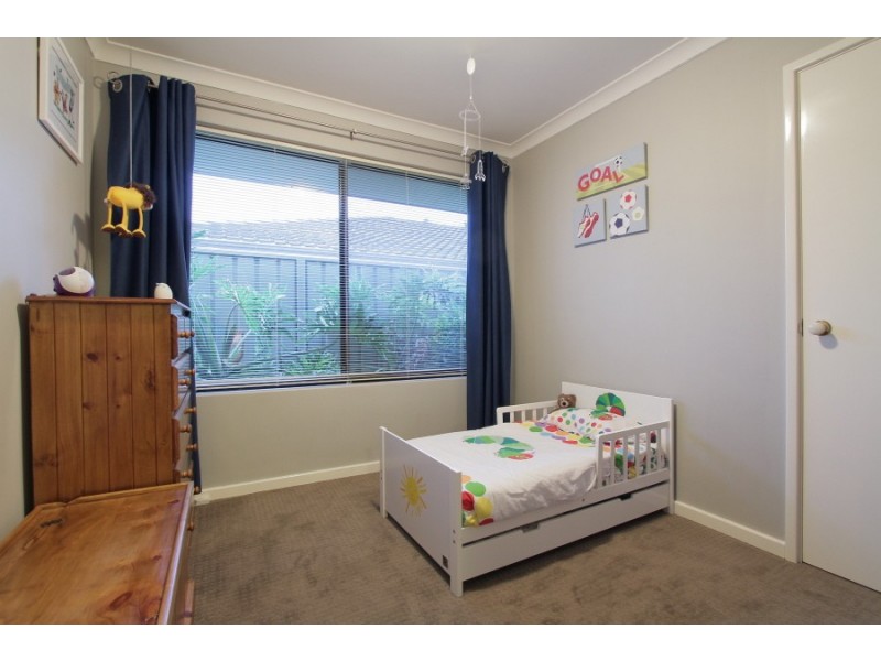 4 Calder Way, Atwell WA 6164