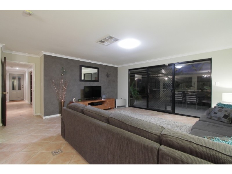 4 Calder Way, Atwell WA 6164