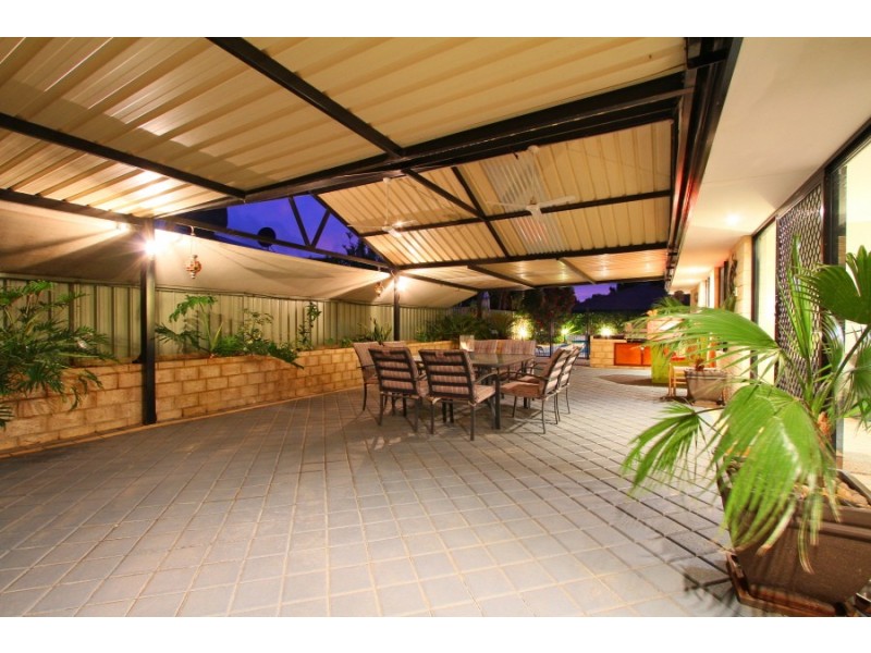 4 Calder Way, Atwell WA 6164