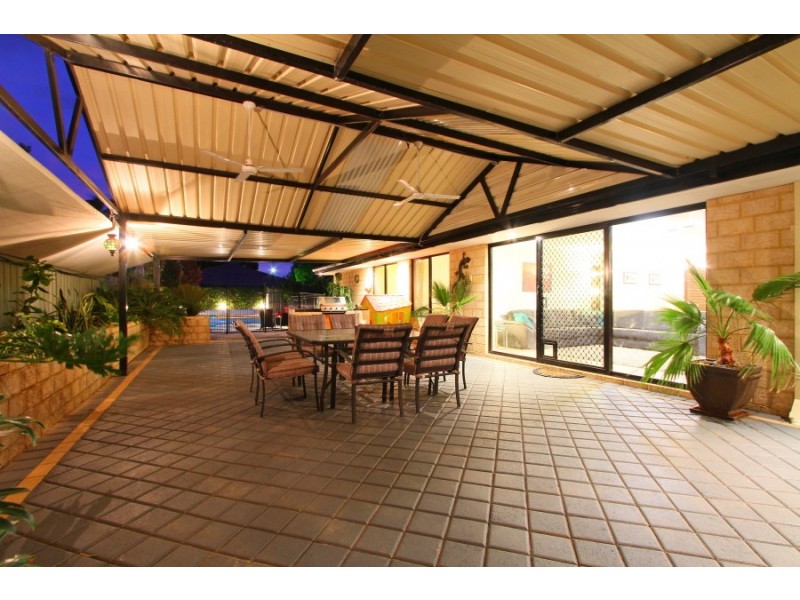 4 Calder Way, Atwell WA 6164