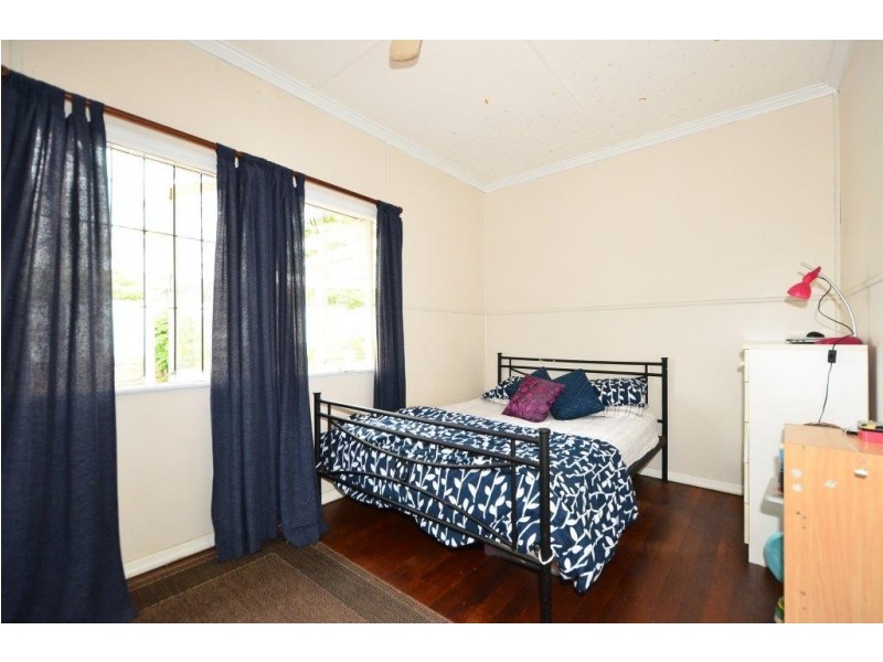 105 Jerrang Street, Indooroopilly QLD 4068