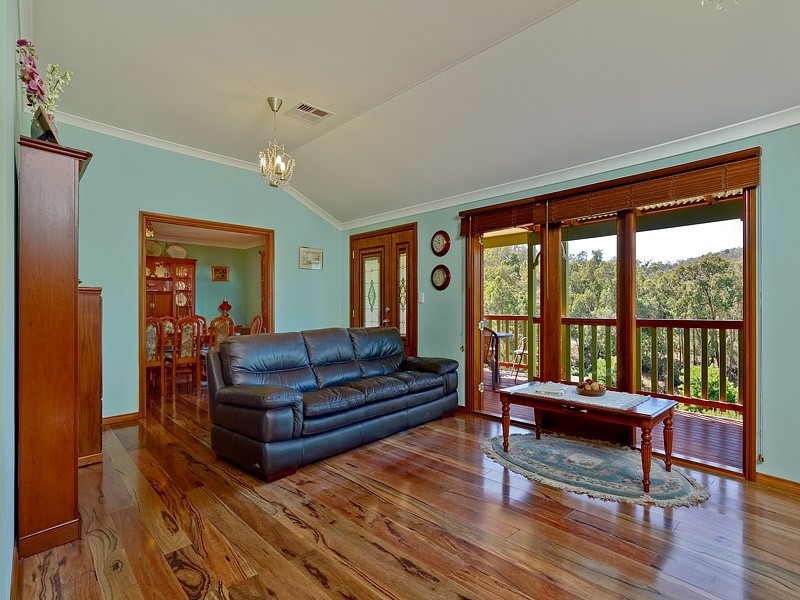 108 Urch Road, Roleystone WA 6111