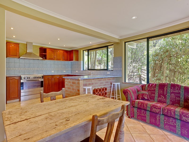 108 Urch Road, Roleystone WA 6111