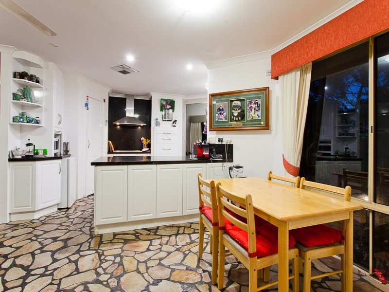 30 Rushton Terrace, Mount Nasura WA 6112