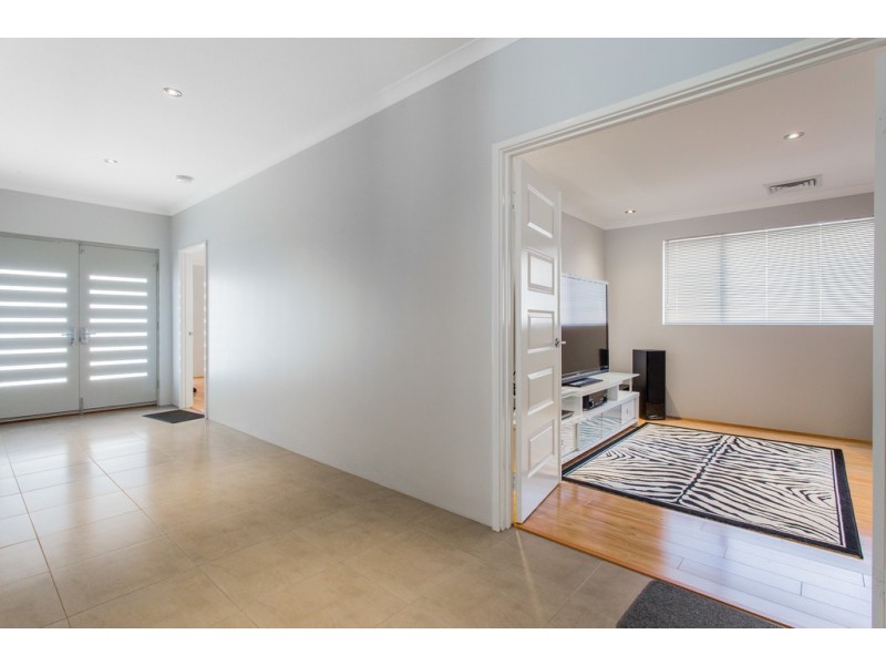 12 Passendale Crescent, Piara Waters WA 6112