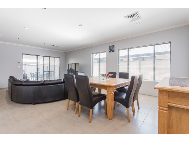 12 Passendale Crescent, Piara Waters WA 6112