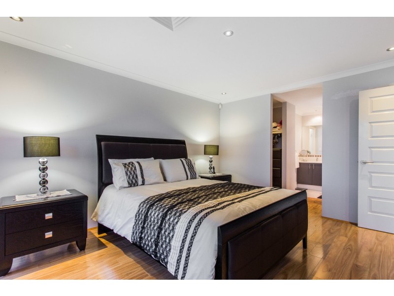 12 Passendale Crescent, Piara Waters WA 6112