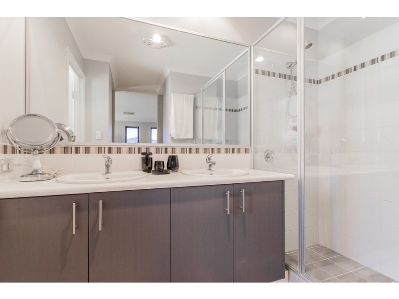 12 Passendale Crescent, Piara Waters WA 6112