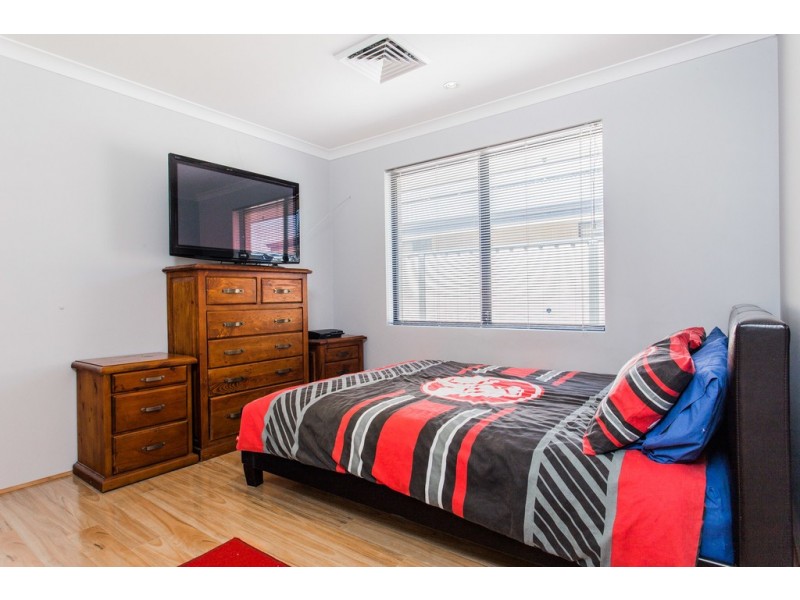 12 Passendale Crescent, Piara Waters WA 6112